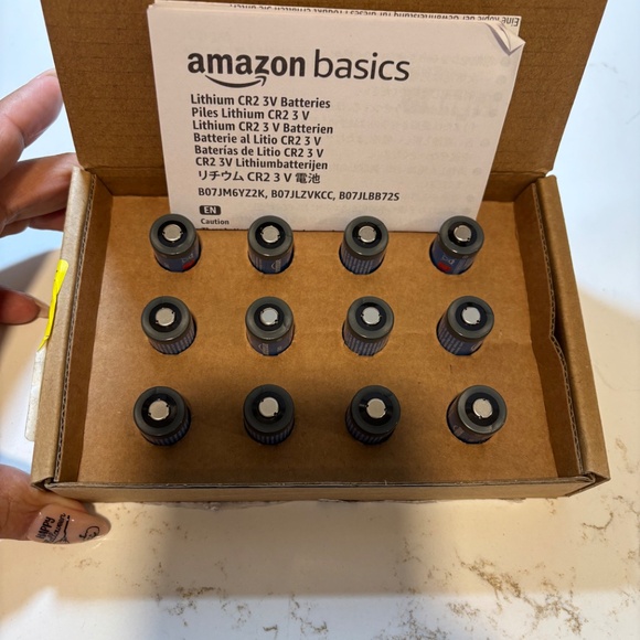 Amazon Basics Lithium Cr2 3 V Batteries 12 Pack Exp. 05-2034 - Picture 3 of 5